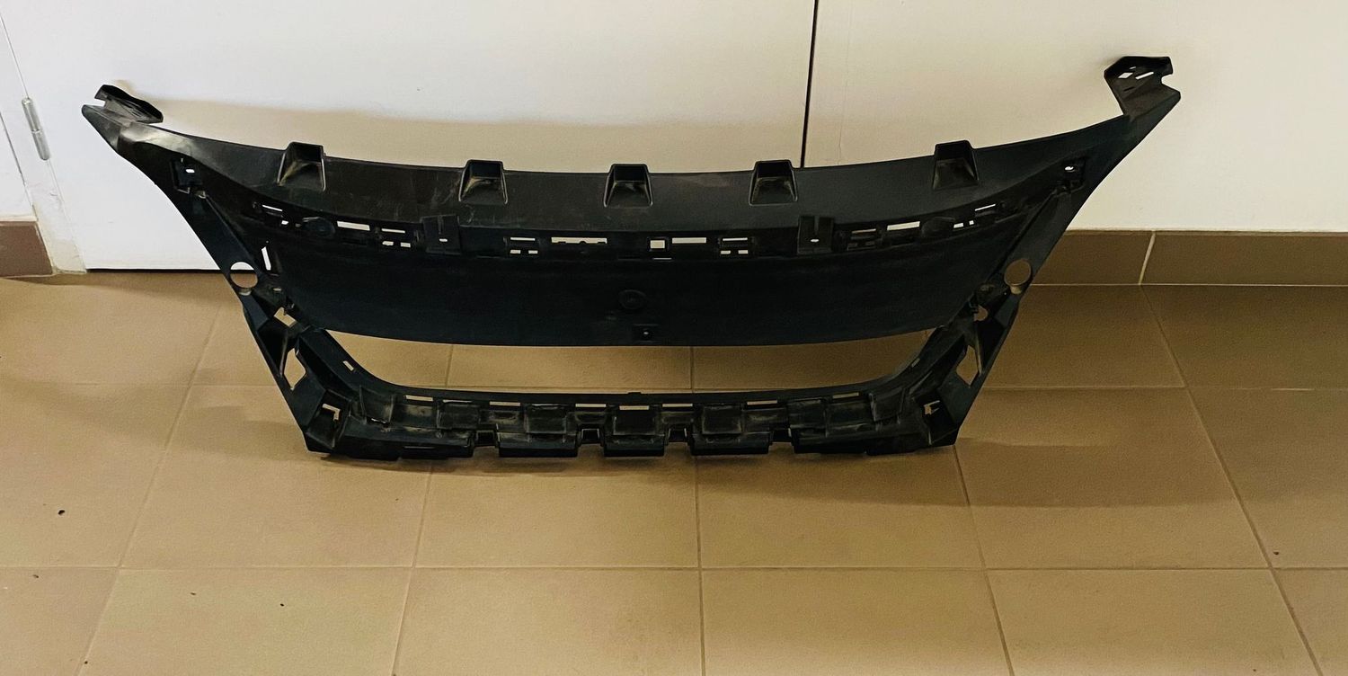 GRILLE DE CALANDRE SUPERIEURE DE PARE-CHOCS AVANT POUR PEUGEOT 3008 II - 9815317777