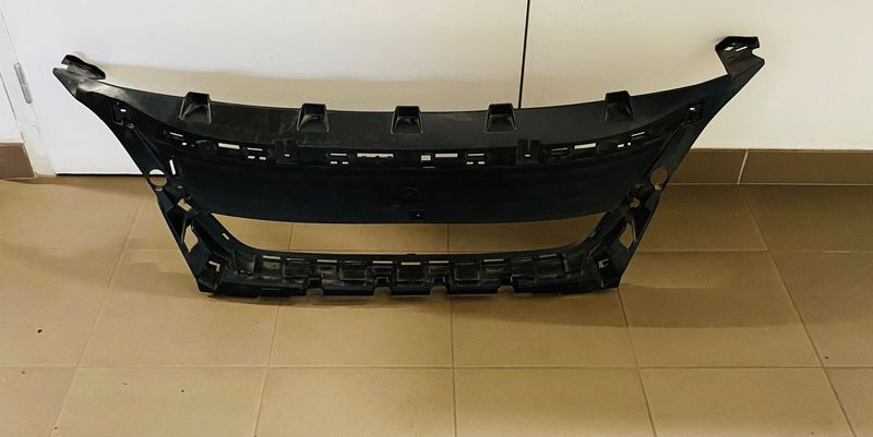 GRILLE DE CALANDRE SUPERIEURE DE PARE-CHOCS AVANT POUR PEUGEOT 3008 II - 9815317777