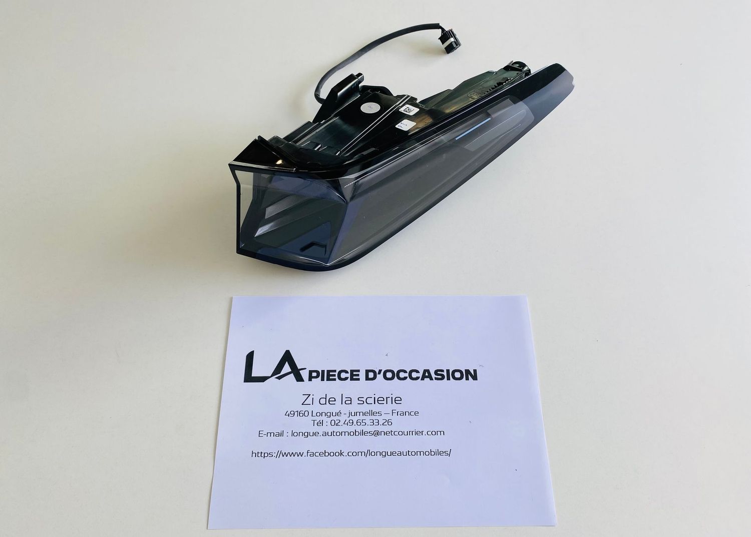 FEU ARRIERE DANS L'AILE DROITE 3008 ET 5008 - 9842102380