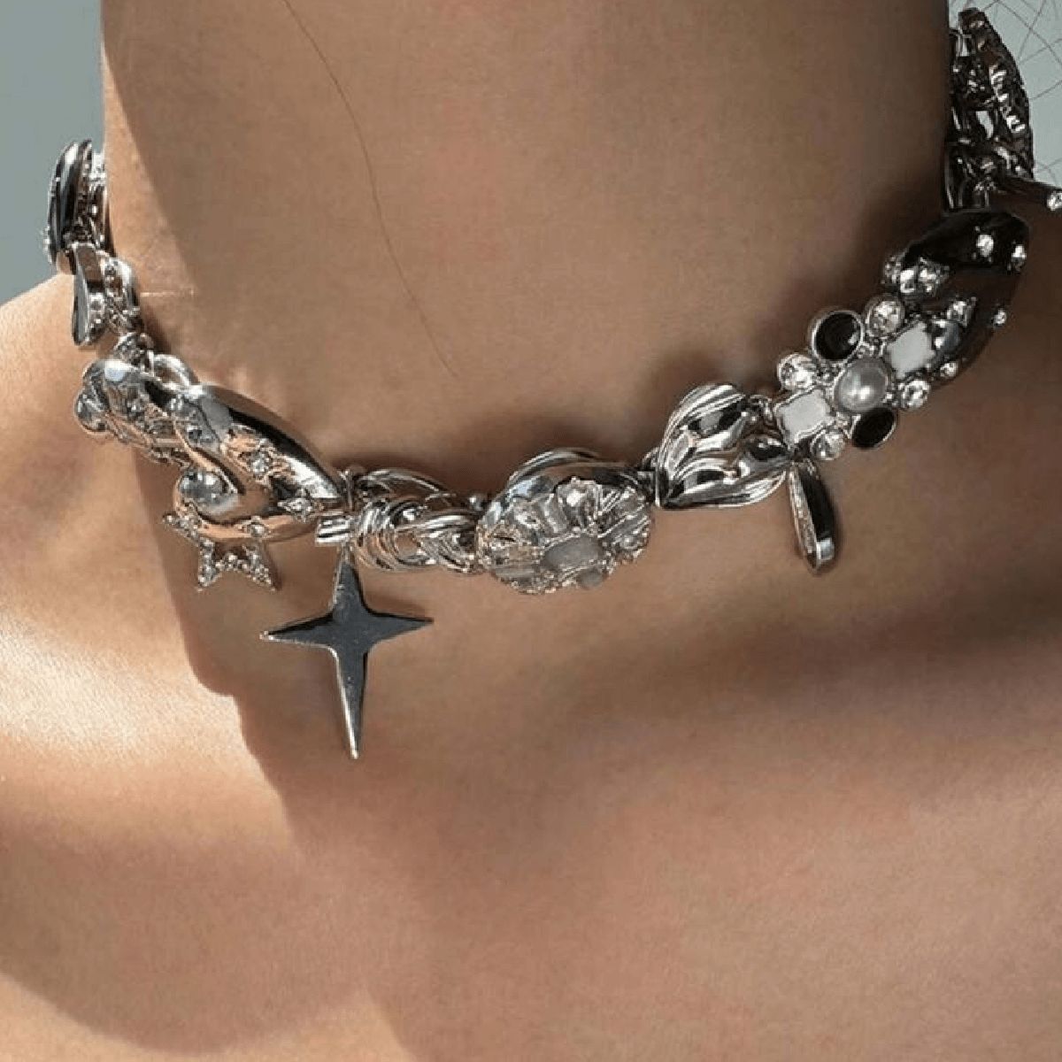 Collar estilo choker de estrella