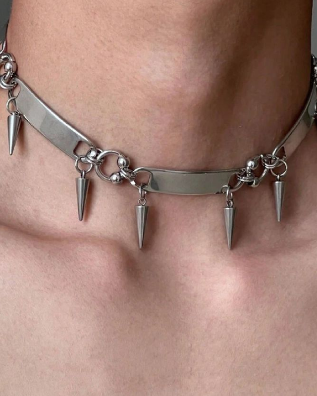 Collar de placas con púas – estilo cyber
