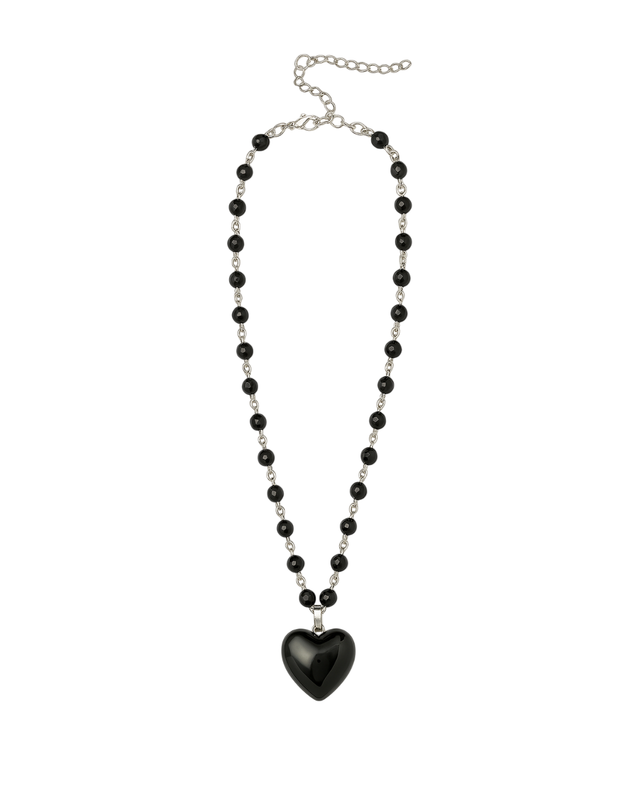 Collar de perlas negras con corazón negro