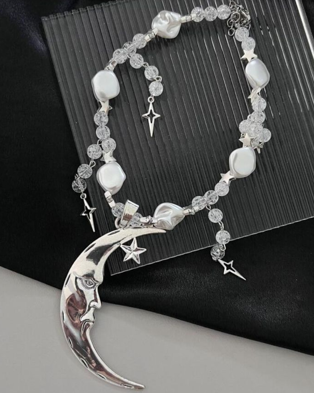 Collar chunky con luna y estrellas colgantes