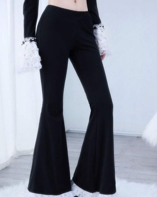 Pantalones estilo campana con diseño inferior