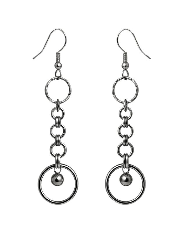 Aretes largos estilo alternativo