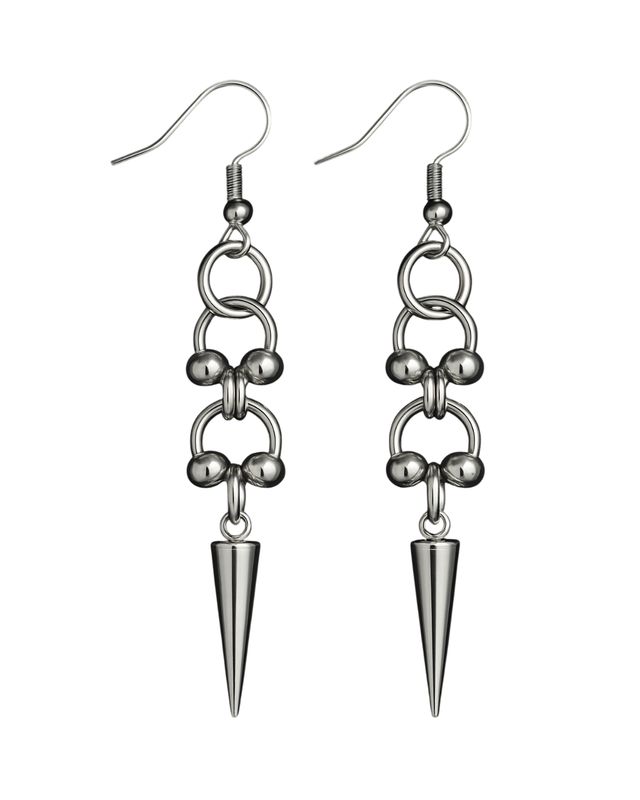 Aretes largos con diseño de bolitas