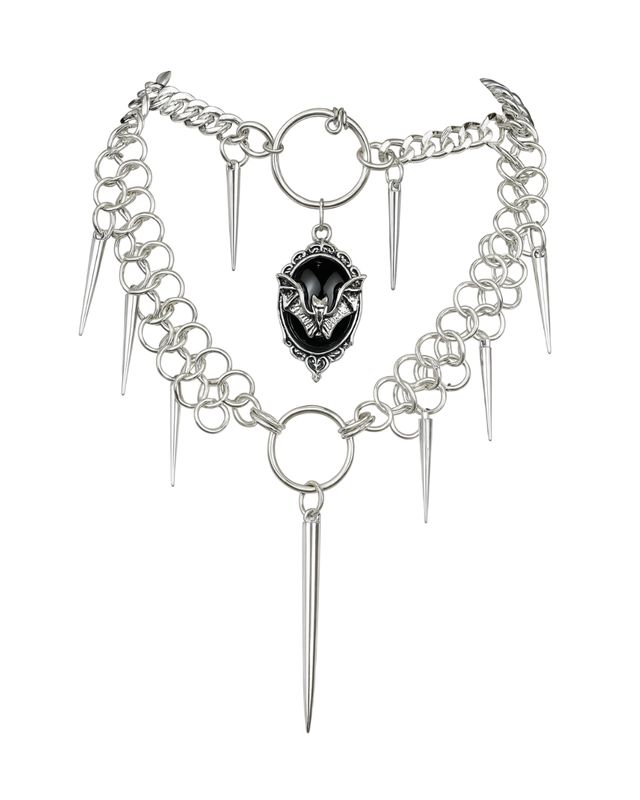 Collar en capas con dije de murciélago