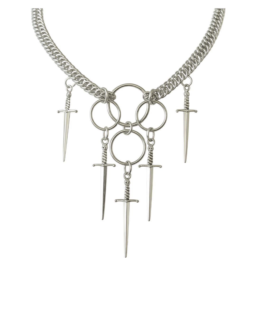 Collar en capas con diseño de espadas