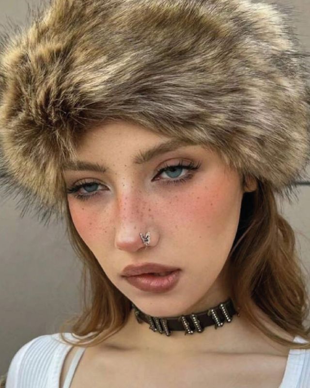Gorro de peluche sintético
