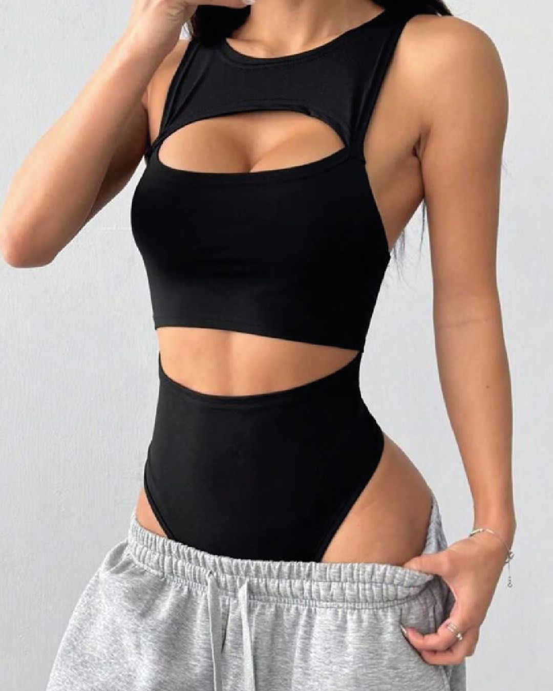 Body con aberturas frontales