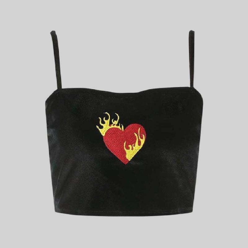 Top de terciopelo con diseño de corazón