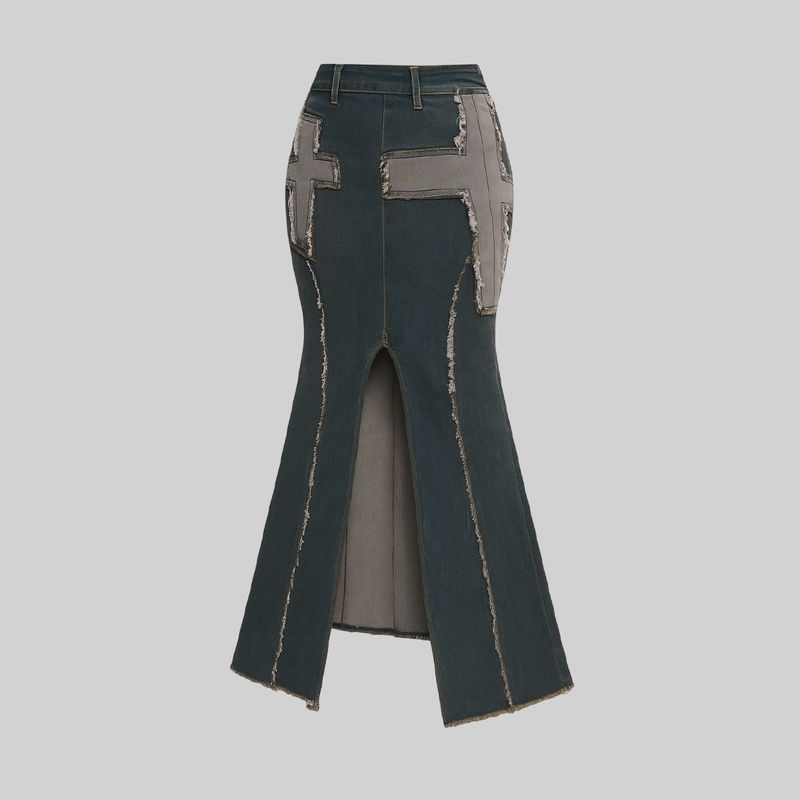 Falda larga tipo denim con cruz bordada