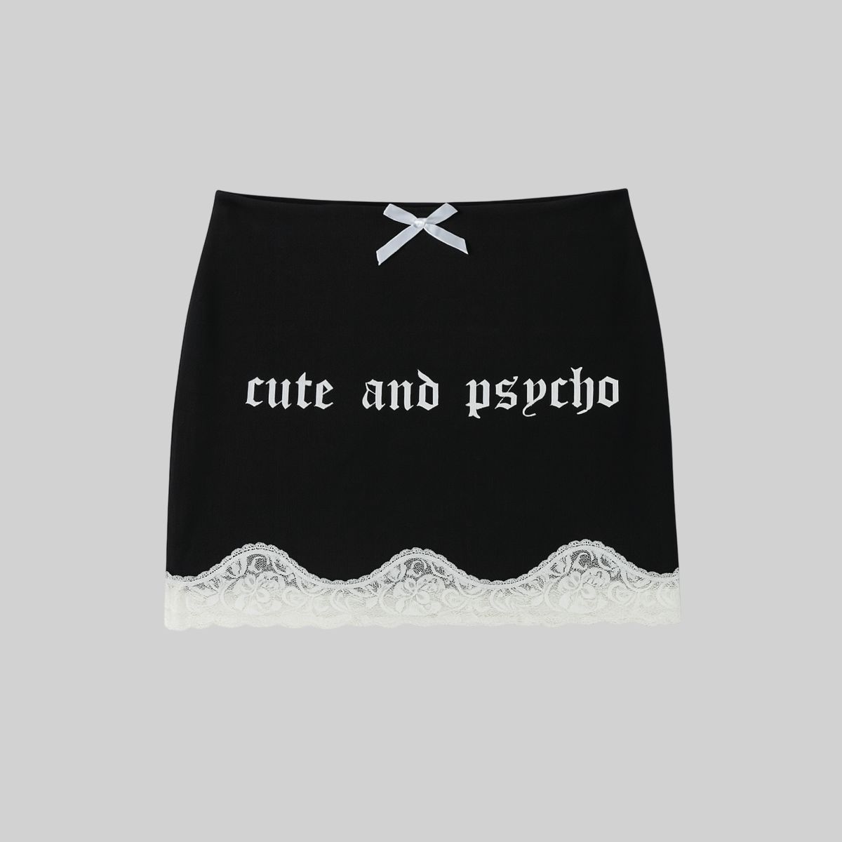 Falda corta con diseño y encaje en la parte inferior