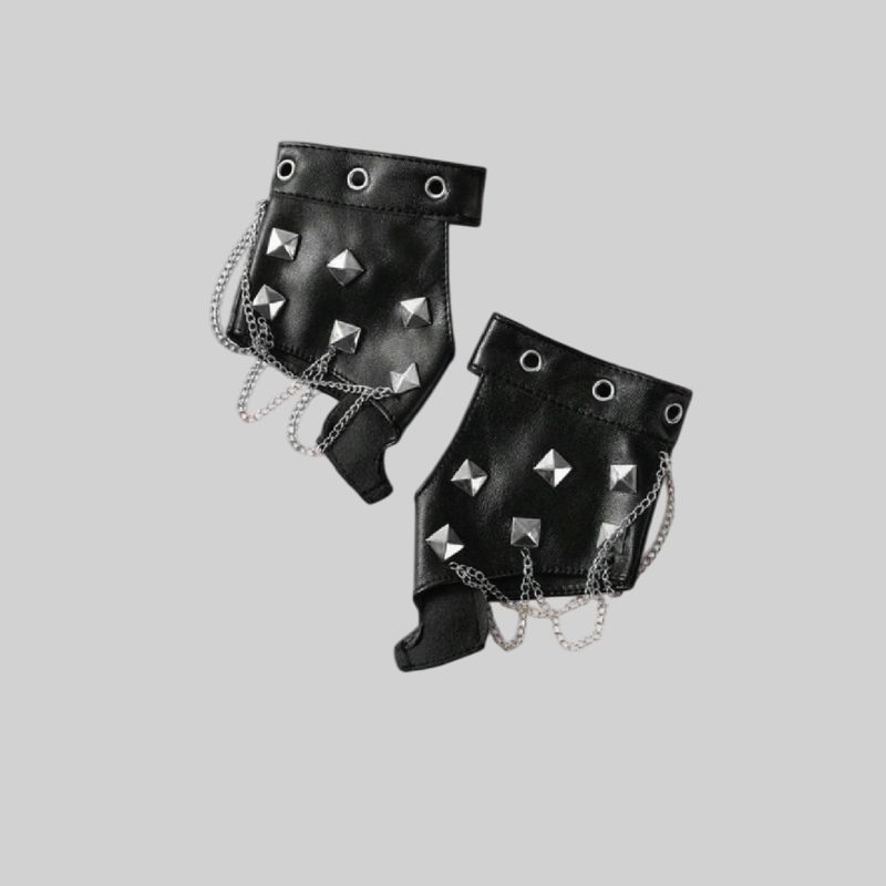 Guantes con diseño de tachuelas