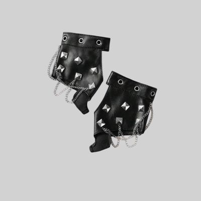 Guantes con diseño de tachuelas