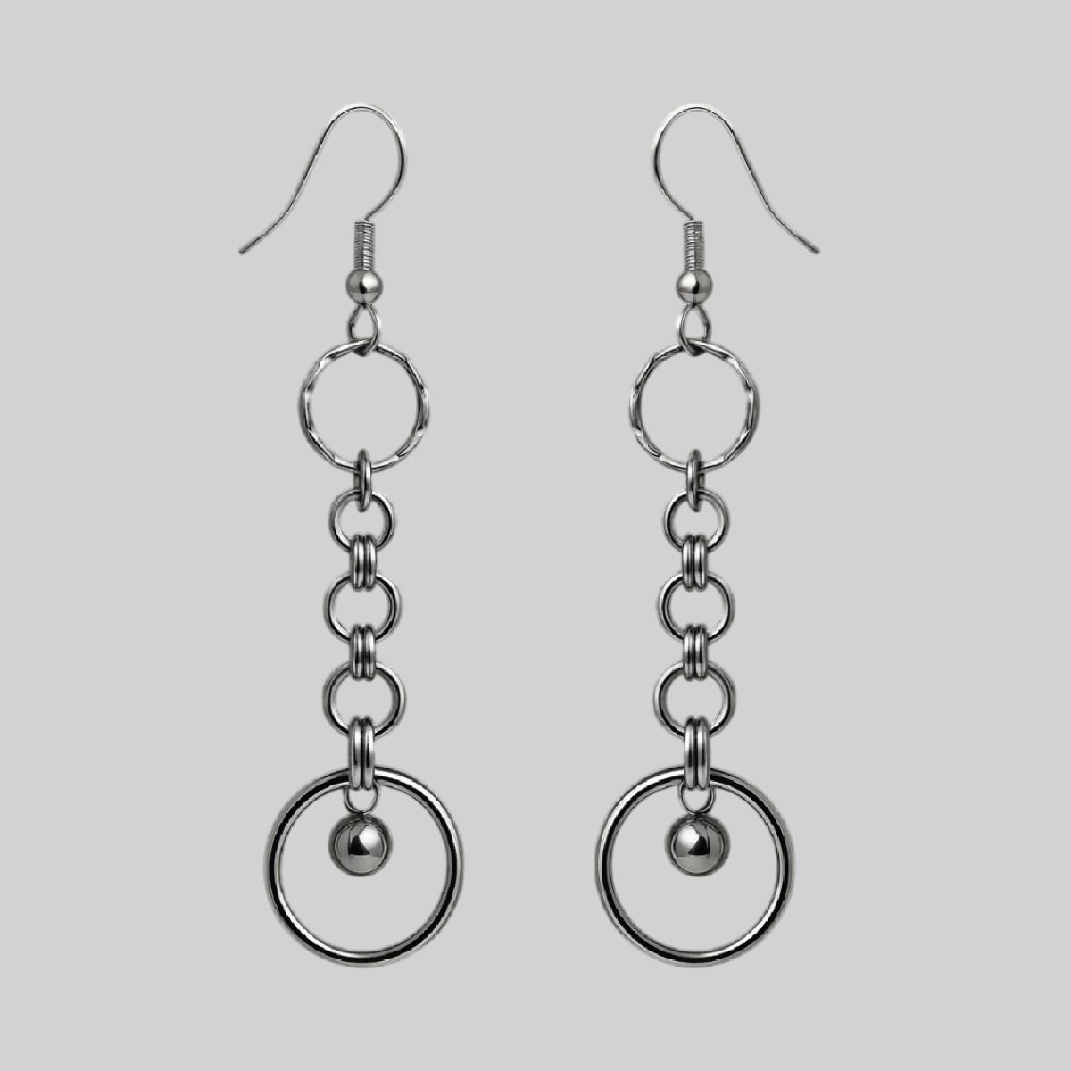 Aretes largos estilo alternativo