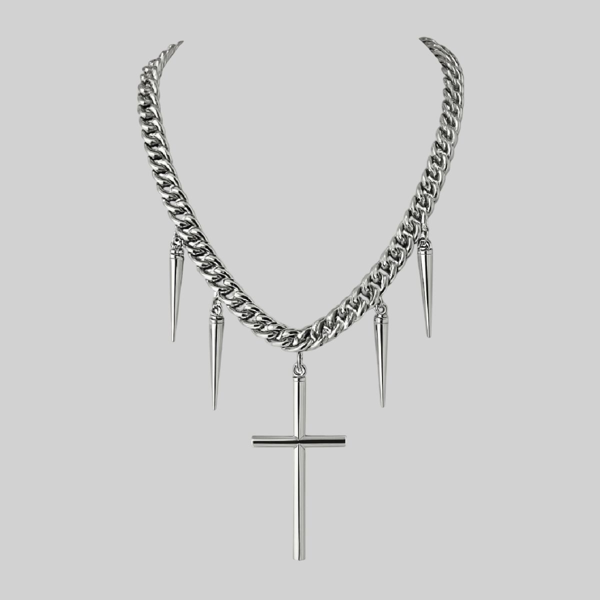 Collar chunky con espadas y cruz colgante