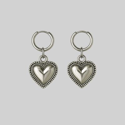 Aretes de corazón plateado completo