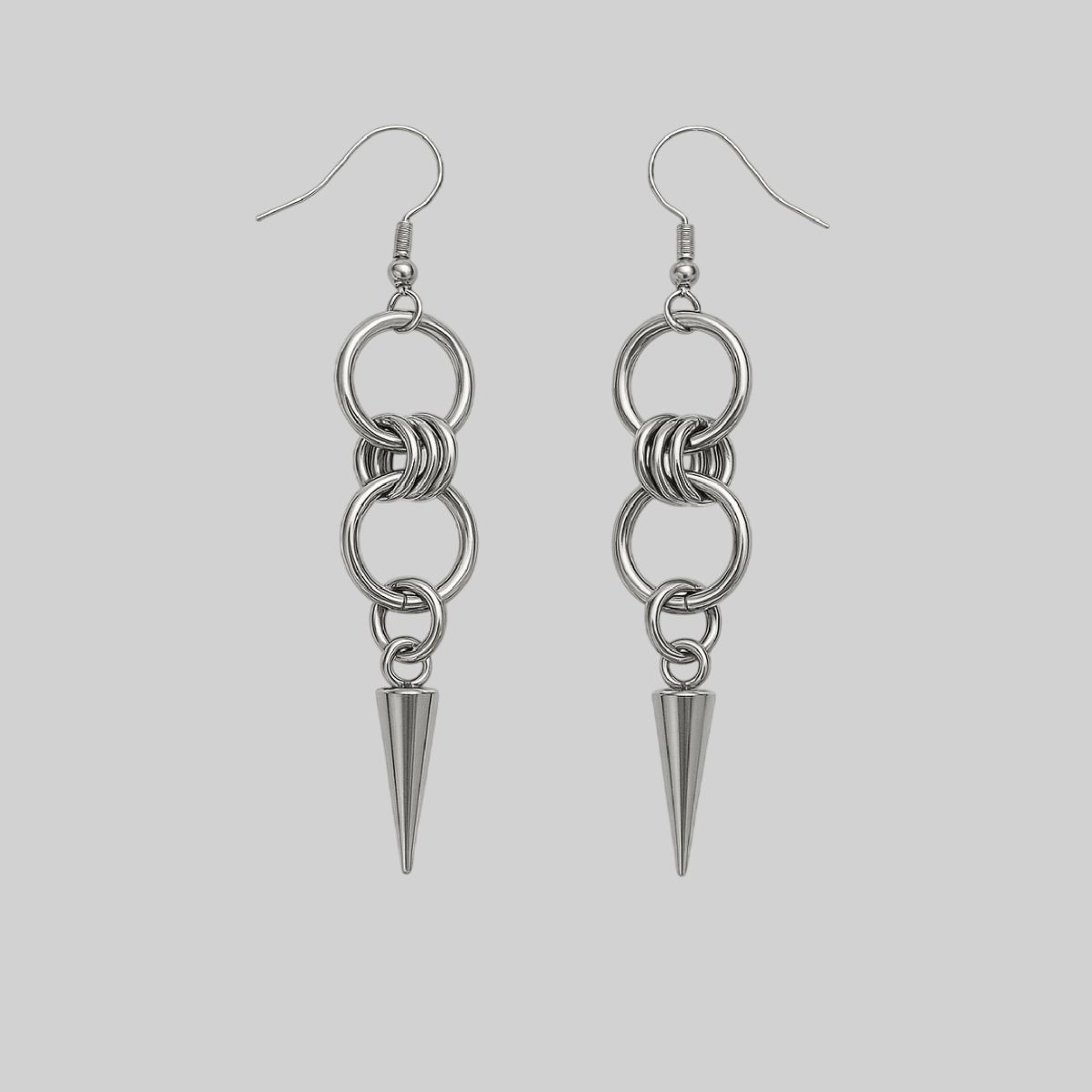 Aretes largos de púas
