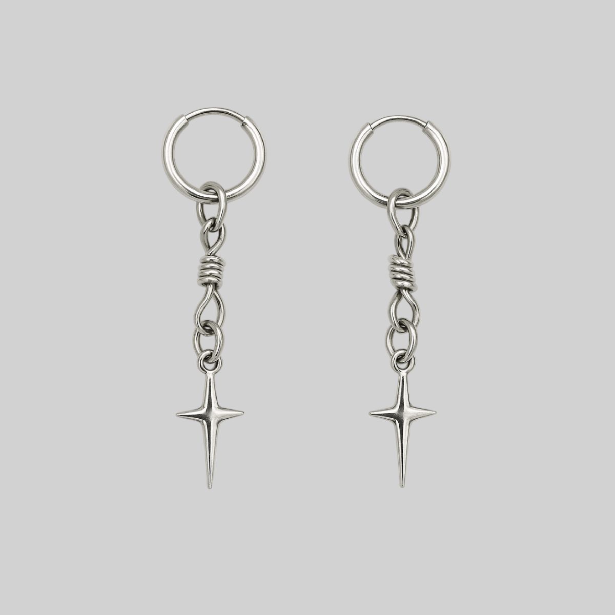 Aretes de púas con estrella colgante
