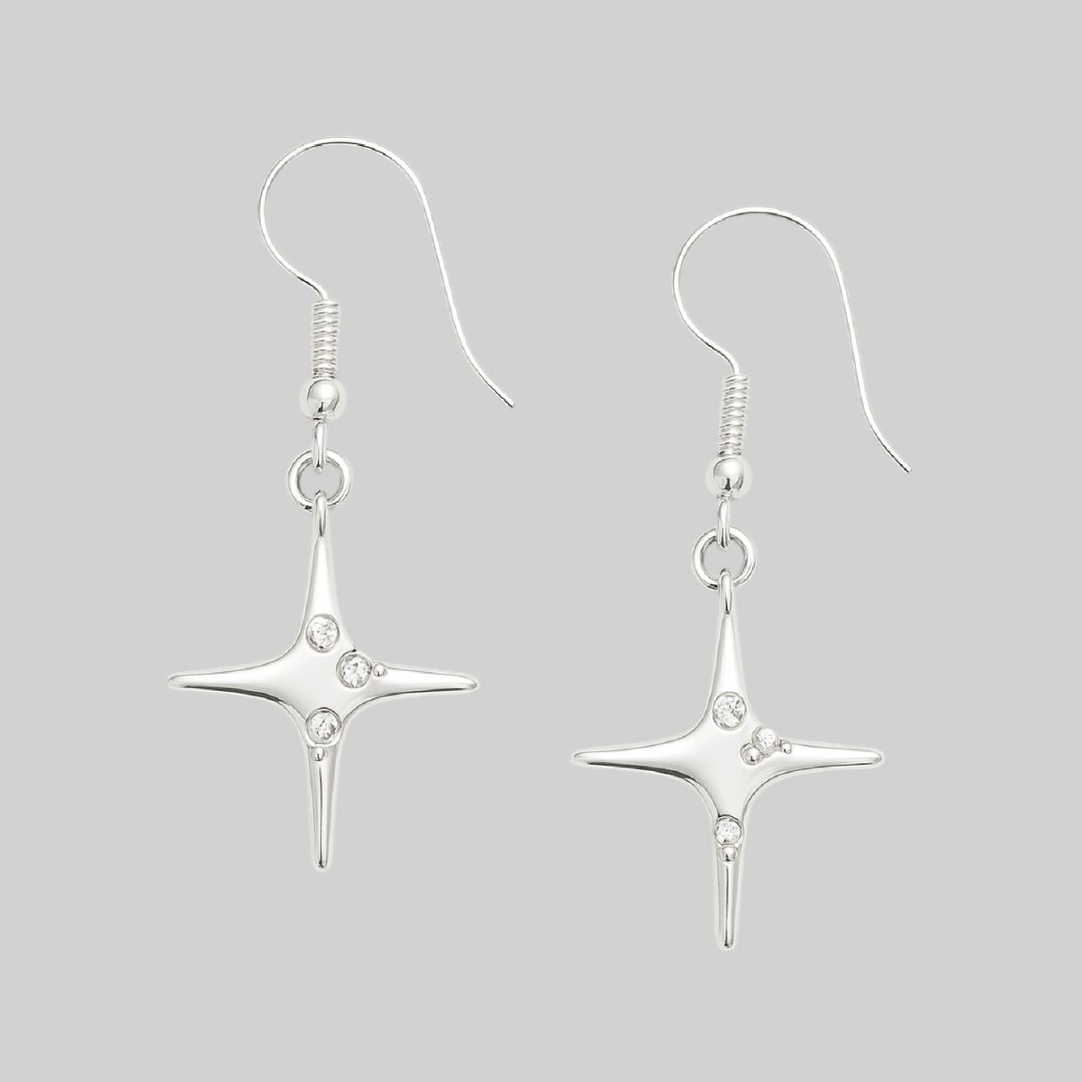 Aretes de estrella con piedras incrustadas