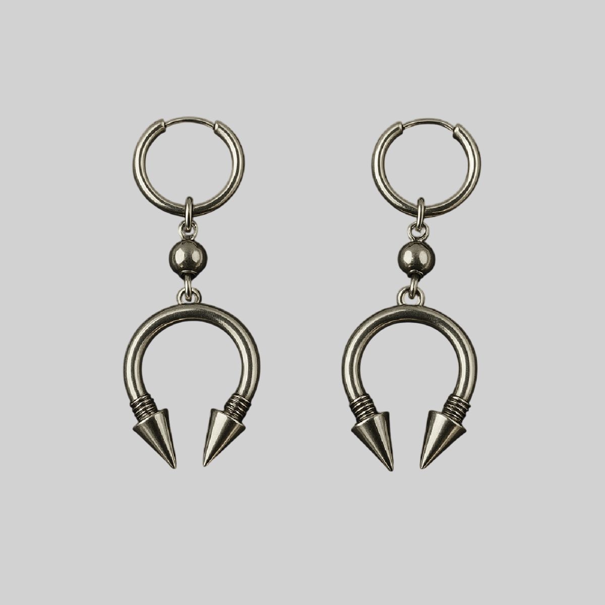 Aretes de púas – estilo industrial