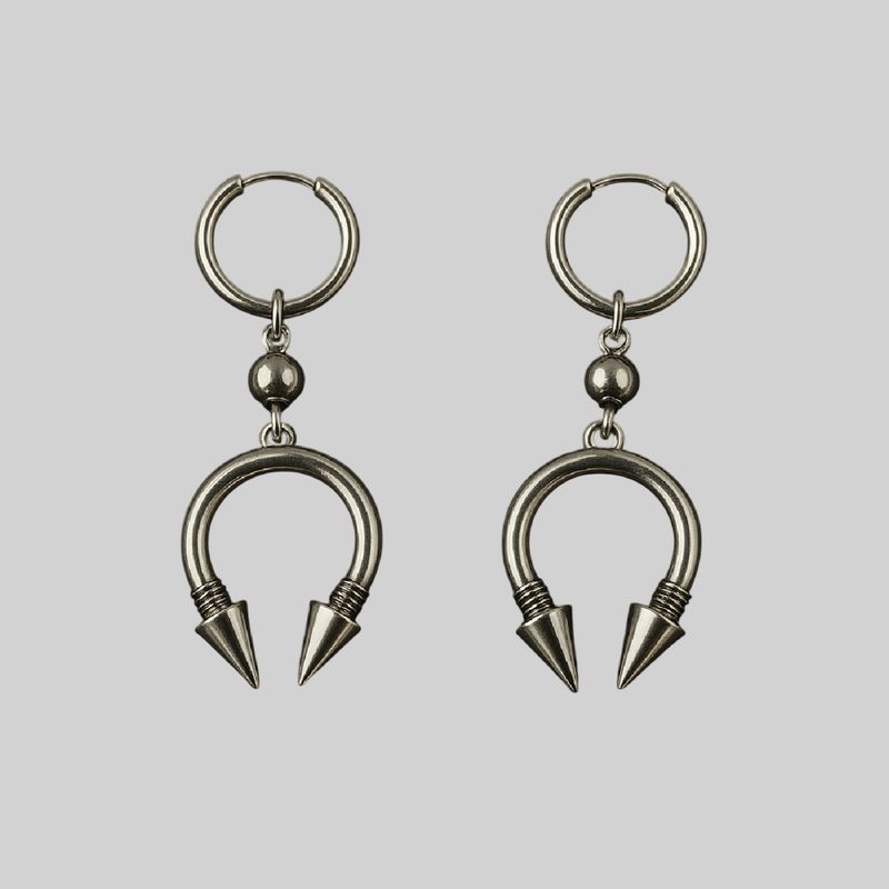 Aretes de púas – estilo industrial