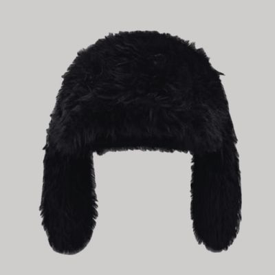Gorrito peludo con orejas de conejo