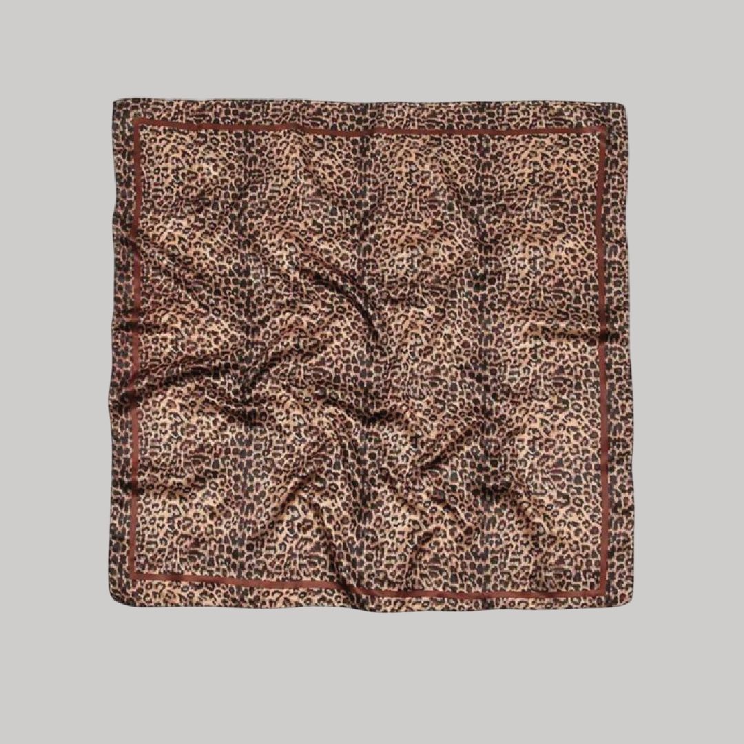 Pañuelo leopardo versátil