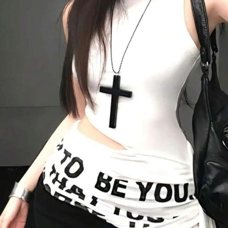 Collar de cruz negra gigante