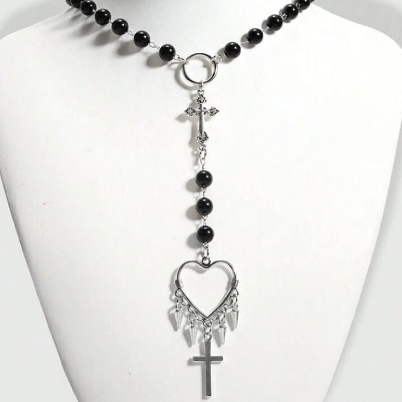 Collar crucifijo con corazón