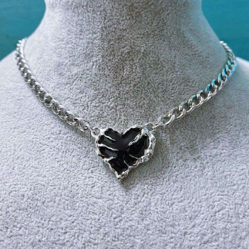 Choker corazón negro