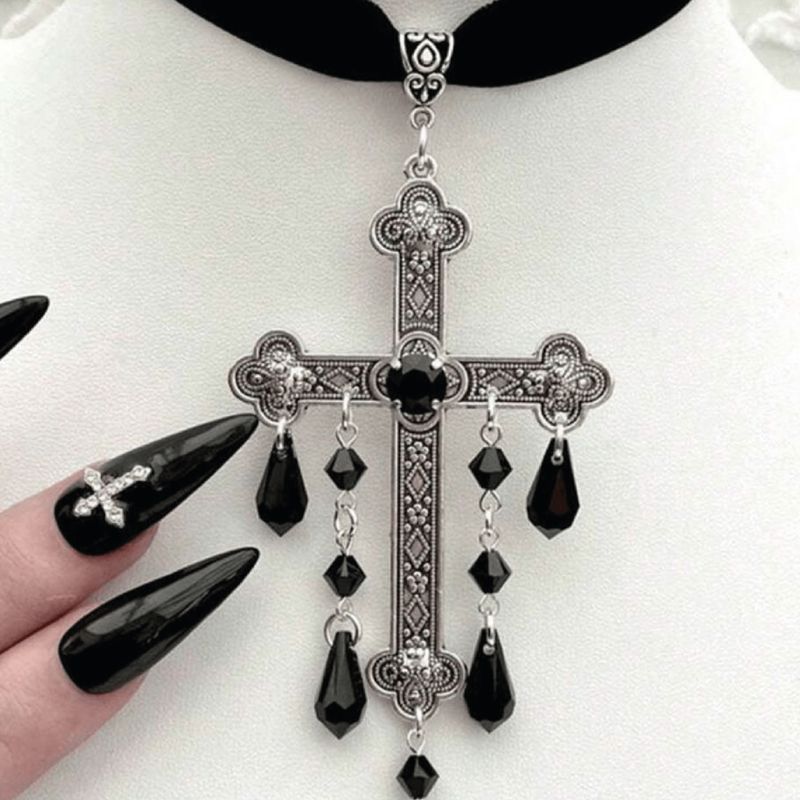 Choker cruz con lágrimas