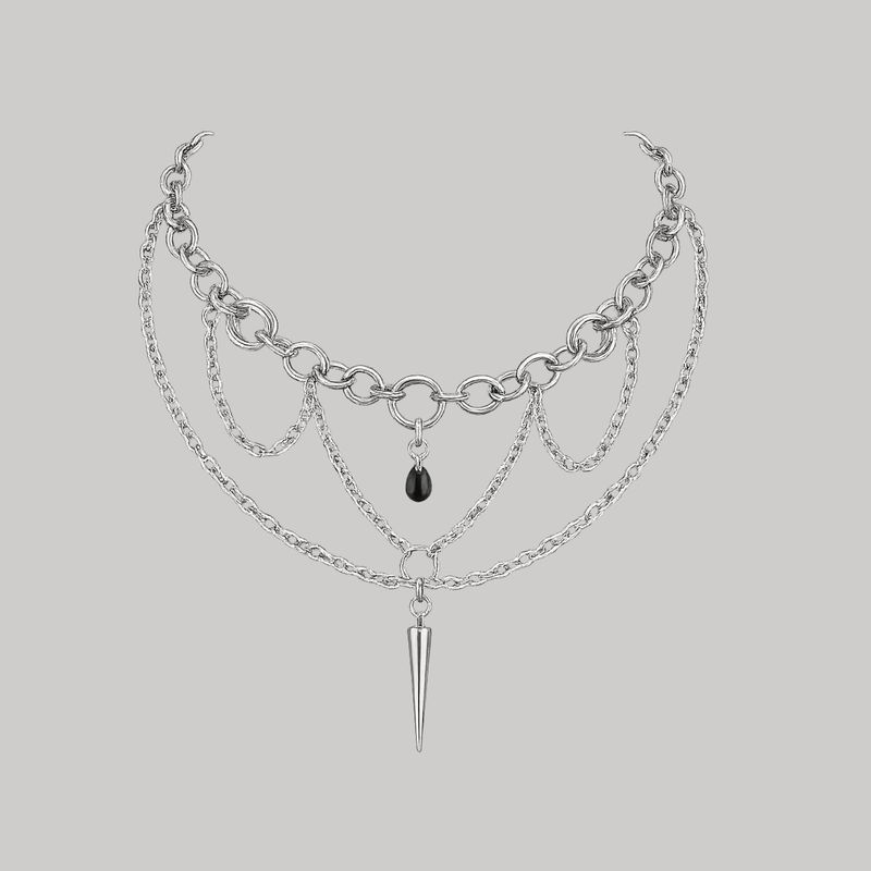 Collar en capas de púas