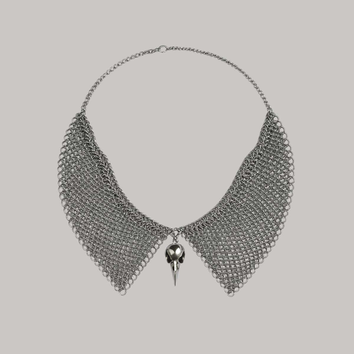 Collar en V calavera de pájaro