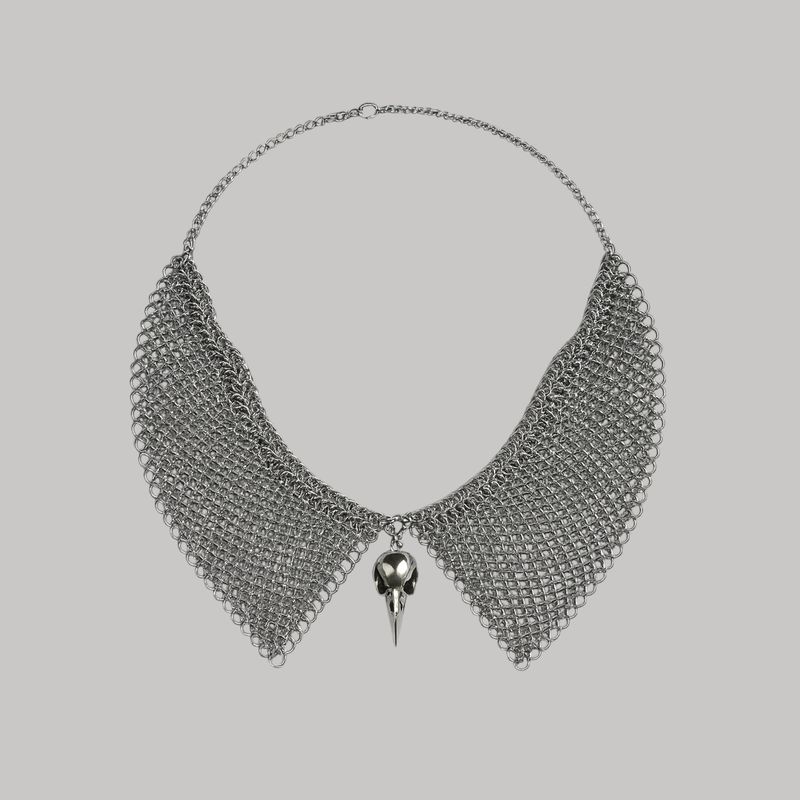 Collar en V calavera de pájaro