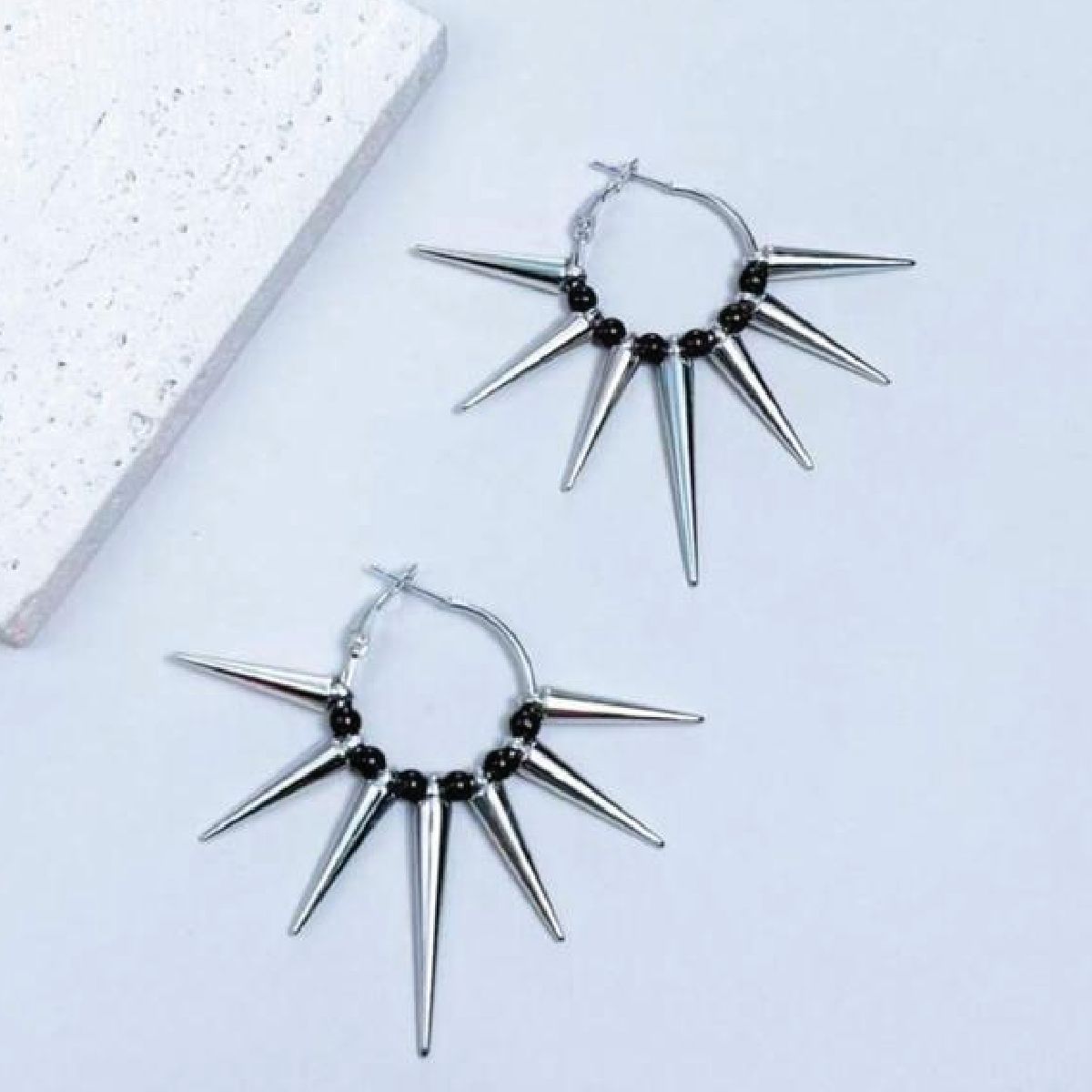 Aretes Púas Intercaladas