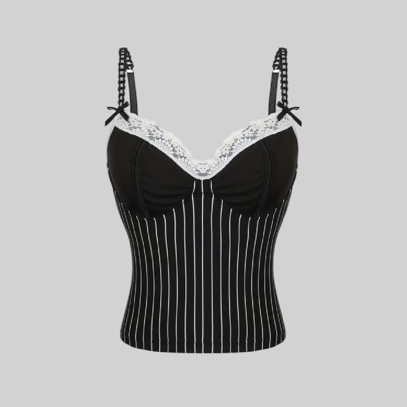 Top con diseño de moda y detalles de encaje