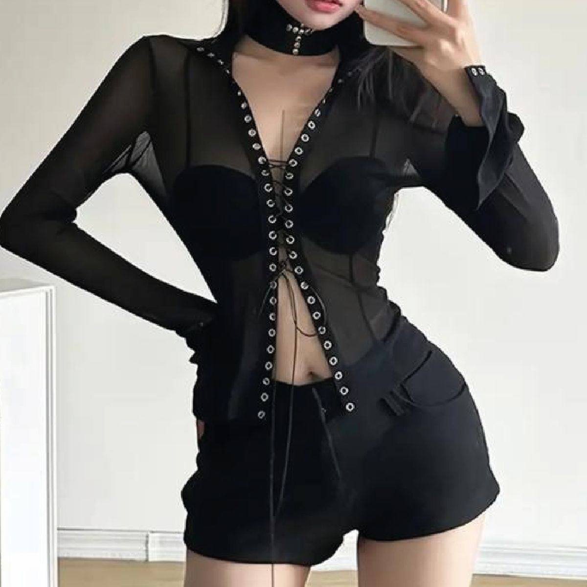 Blusa manga larga mesh con diseño frontal y cordón ajustable