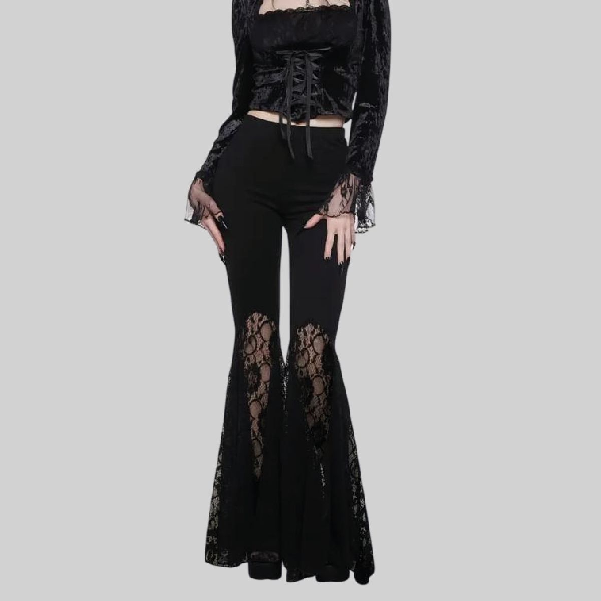 Pantalón estilo flared con encaje superior