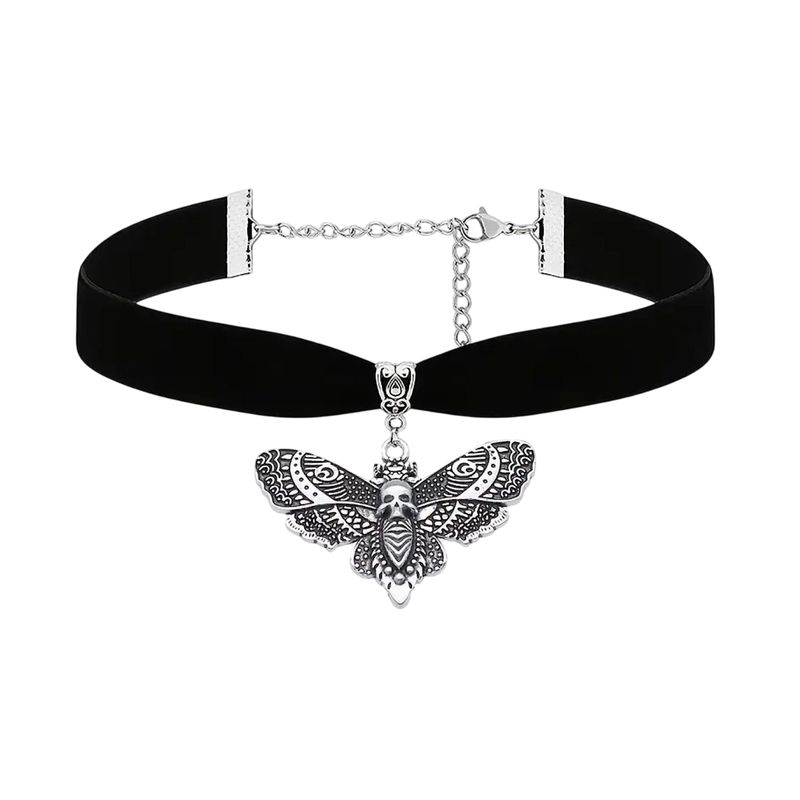 Choker de terciopelo con dije de polilla gótica