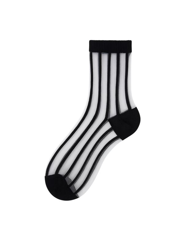 Calcetas con líneas negras semitransparentes