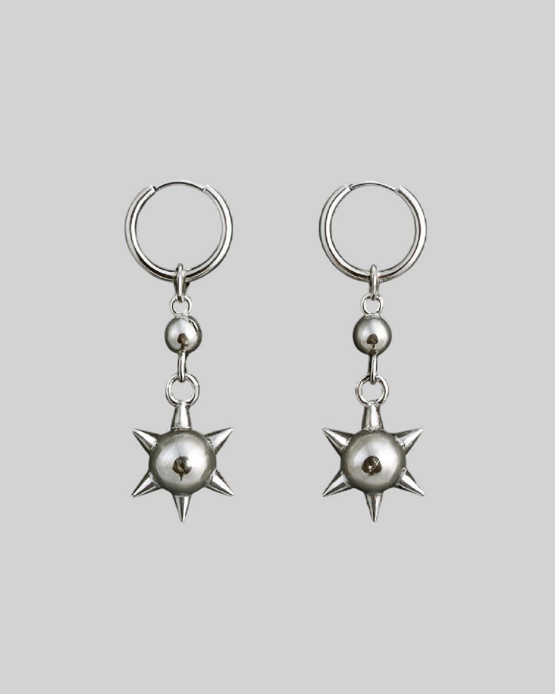 Aretes largos con bola de púas – estilo industrial