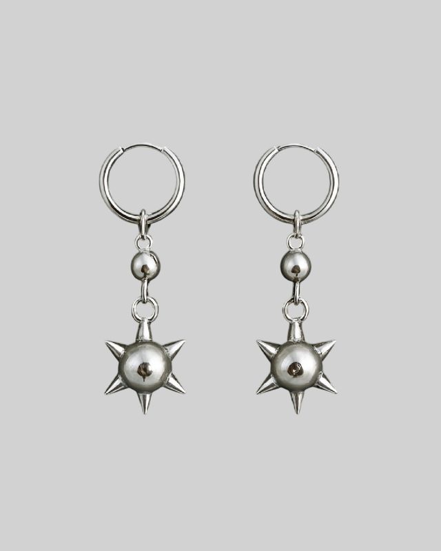 Aretes largos con bola de púas – estilo industrial