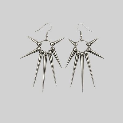 Aretes redondos con púas de diferentes tamaños