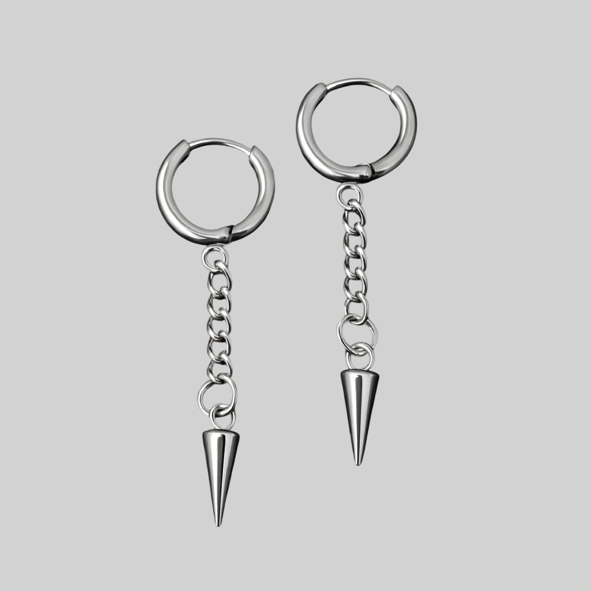 Aretes con cadena y púas colgantes