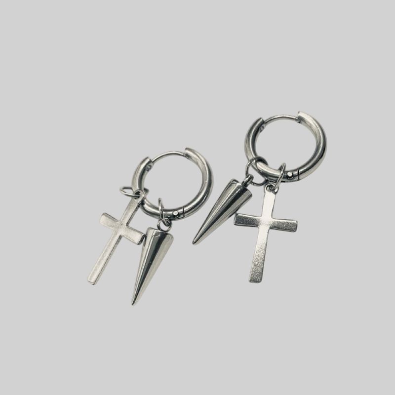 Aretes con púas y cruz