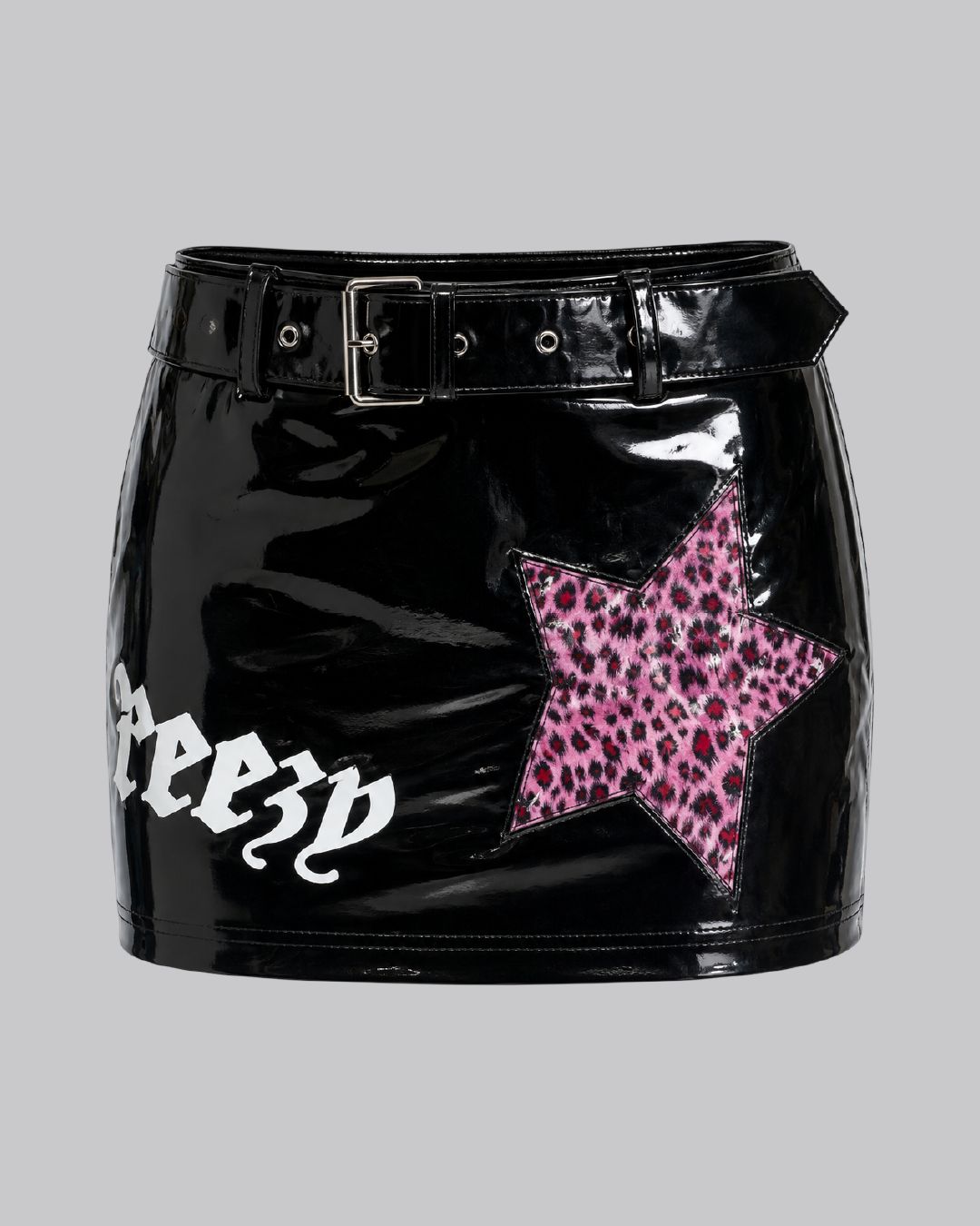 Falda corta de látex con diseño de corazón