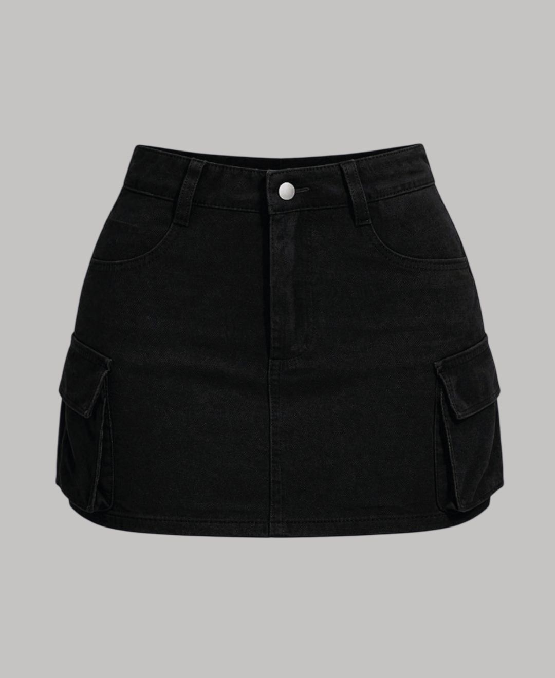 Falda corta estilo cargo negra