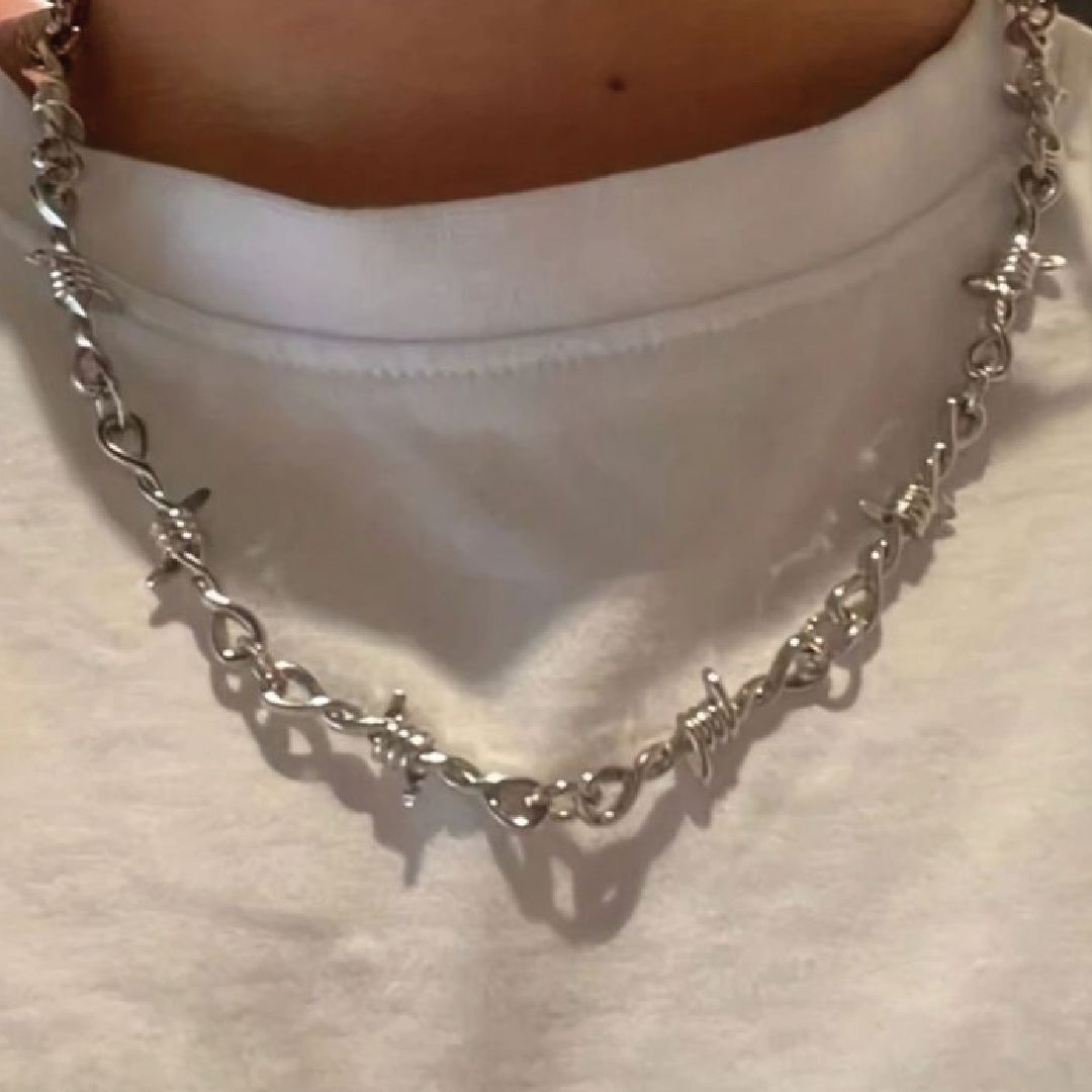 Collar de cadenas alambre